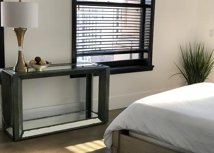 Fashion Loft 2 Bedroom Downtown
